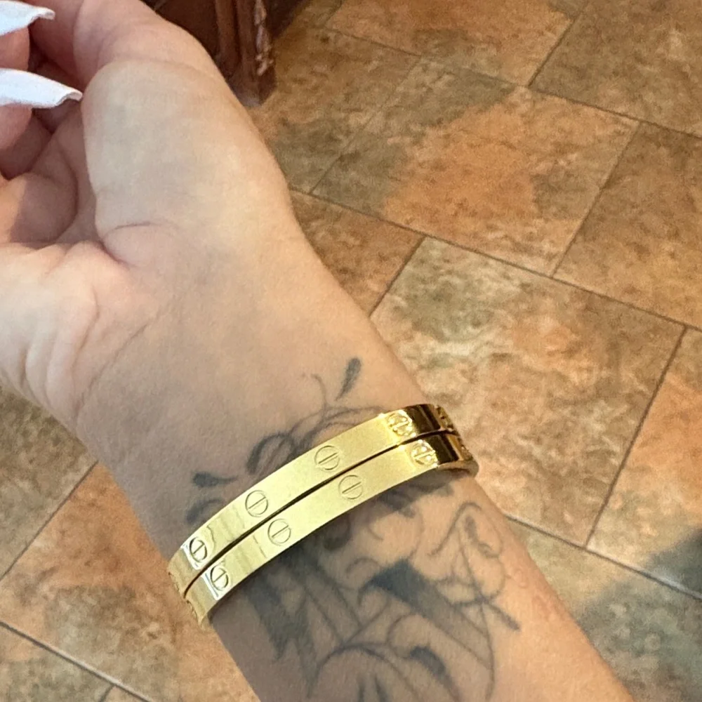 FASHION BANGLE YELLOW GOLD NEW - ONLY ONE ‼️‼️